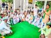 किसानों ने मुआवजे को लेकर किया हंगामा, गाजियाबाद डीएम ने मांगा 7 दिनों का समय