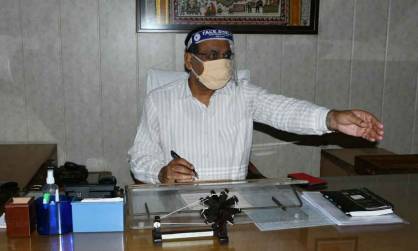 गाजियाबाद जिलाधिकारी डॉ. अजय शंकर पांडेय ने अपनी ही कार्यालय का निरीक्षण किया, डीएम के अंदाज को देखकर मचा तहलका