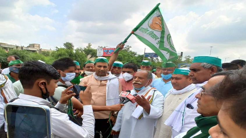 किसान बिल के विरोध में भारतीय किसान यूनियन ने जंतर मंतर पर कूच किया, पुलिस ने रोका