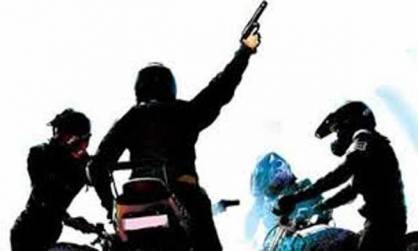 ताबड़तोड़ लूटपाट: ग्रेटर नोएडा वेस्ट में महिला से कंगन उतरवाए, ग्रेटर नोएडा में परिवार को सोसायटी के बाहर लूटा, फिल्म सिटी के पास