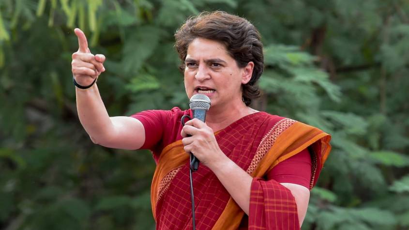 महामारी के बीच चुनी गई राज्य सरकारों को गिराने की कोशिश कर रहा केंद्र: प्रियंका गांधी