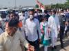 राहुल और प्रियंका गांधी पैदल ही यमुना एक्सप्रेस वे से हाथरस तक यात्रा करने उतरे, पुलिस के हाथ पांव फूले