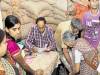 Greater Noida: भीड़ से जान बचाकर राशन डीलर पुलिस स्टेशन पहुंचे