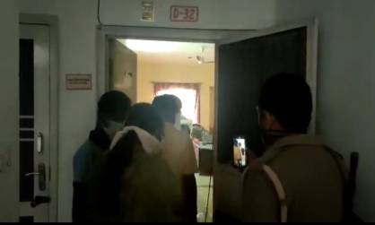 Greater Noida: सोसायटी के फ्लैट में पड़ी मिली युवक की लाश, जांच में जुटी पुलिस