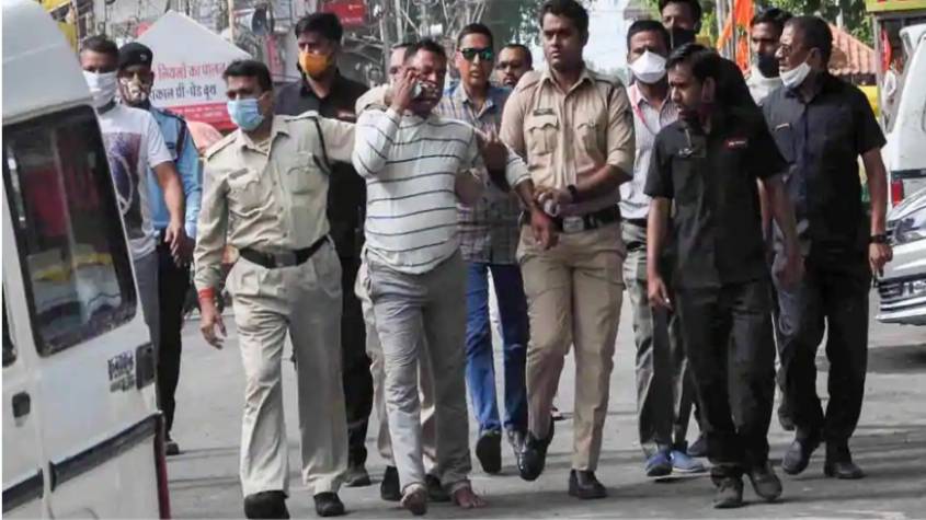 BIG NEWS: नोएडा में 2 दिन रहा विकास दुबे, नामचीन क्रिमिनल लॉयर की मदद से सरेंडर करना चाहता था, पढ़िए पूरी खबर