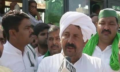 गाजियाबाद में किसानों का हाईवोल्टेज प्रदर्शन जारी, लगातार बढ़ रही है संख्या, नरेश टिकैत ने की महापंचायत, उदित राज भी पहुंचे