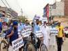 NOIDA: पेट्रोल-डीजल के बढ़े दामों के विरोध में आप कार्यकर्ता रिक्शा लेकर निकले