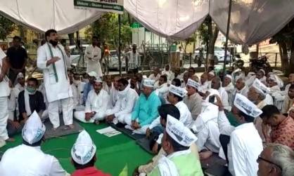 गाजियाबाद में किसानों को समर्थन देते हुए बोले संजय सिंह- यूपी सरकार और पूंजीपति मिलकर किसानों को लूट रहे हैं