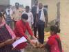 सपा के पूर्व राष्ट्रीय प्रवक्ता अनिल यादव ने मजदूरों को राशन वितरण किया