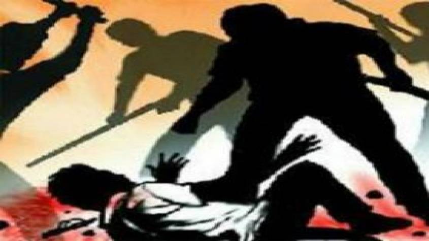 शराब नहीं खरीदने पर दबंग ने दो मजदूरों को पीटा