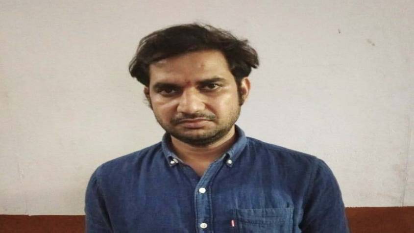 बाइक बोट घोटाला : 56 मुकदमों में फरार चल रहा 50 हजार का इनामी यूपी एसटीएफ ने गिरफ्तार किया, जानिए कौन है ये