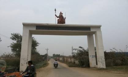 अख़लाक़ हत्याकांड के आरोपियों पर साध्वी ने गंभीर आरोप लगाए, डीसीपी से सुरक्षा मांगी