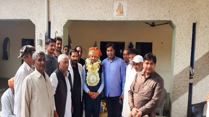 भाजपाईयों पर पाबंदी वाले गांव में उपाध्यक्ष का जोरदार स्वागत