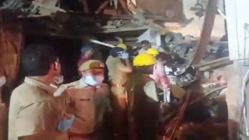 Noida Building Collapse Update: नोएडा अथॉरिटी की टीम हादसे की जांच करने पहुंची