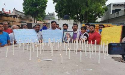 सुदीक्षा को न्याय दिलाने के लिए कैंडल मार्च निकाला गया