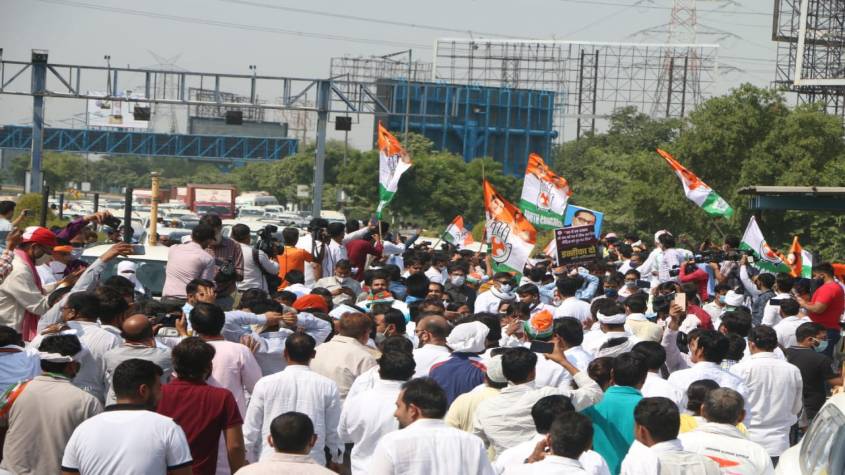 नोएडा पुलिस ने 500 कांग्रेस कार्यकर्ताओं पर एफआईआर दर्ज की, राहुल-प्रियंका के हाथरस जाने के दौरान हंगामा किया था