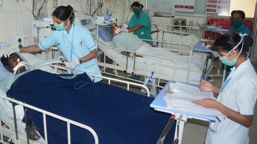 BREAKING: यूपी में 817 लोग संक्रमण की चपेट में आए, 17 लोगों की मौत, देखिए जिलेवार स्थिति