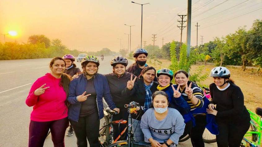 Greater Noida West : पैरा साइकलिस्ट अक्षय सिंह के समर्थन में वूमेन ऑन व्हील्स ने 17 किमी राइड की