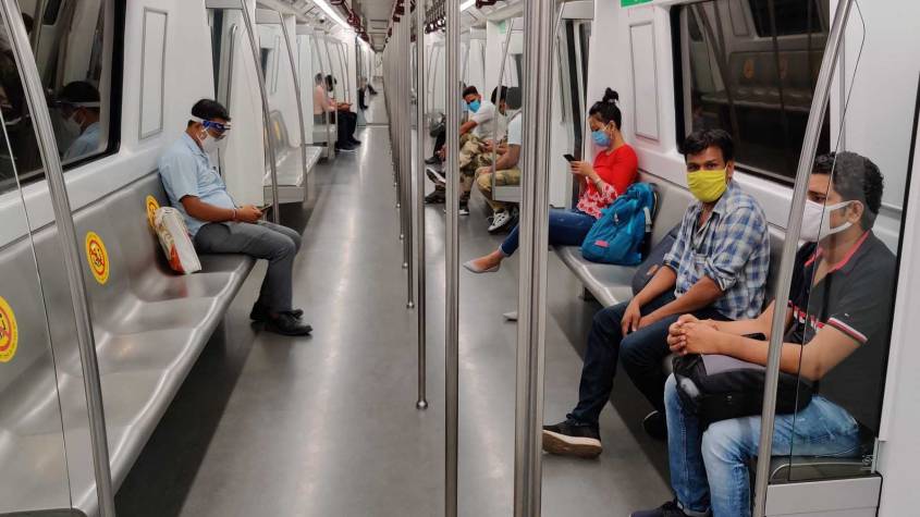 Delhi Metro सेवा शुरू हुई लेकिन इस दिक्कत के कारण यात्री परेशान