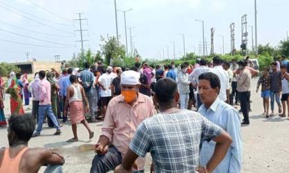 नोएडा: अतिक्रमण हटाने के विरोध में भीड़ ने डेढ़ घण्टा एफएनजी रोड जाम, हंगामा