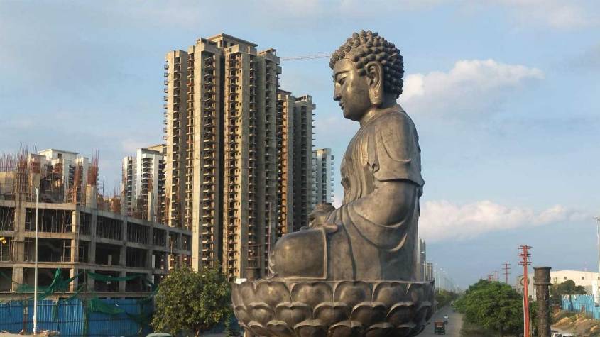 ग्रेटर नोएडा वेस्ट में सड़कों के गड्ढे भरने का काम शुरू, अगर आपके यहां हैं तो इस नंबर पर कॉल करें