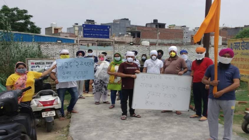 Greater Noida West: गुरुद्वारे के पास शराब का ठेका खोलने के विरोध में प्रदर्शन, प्रशासन को चेतावनी दी