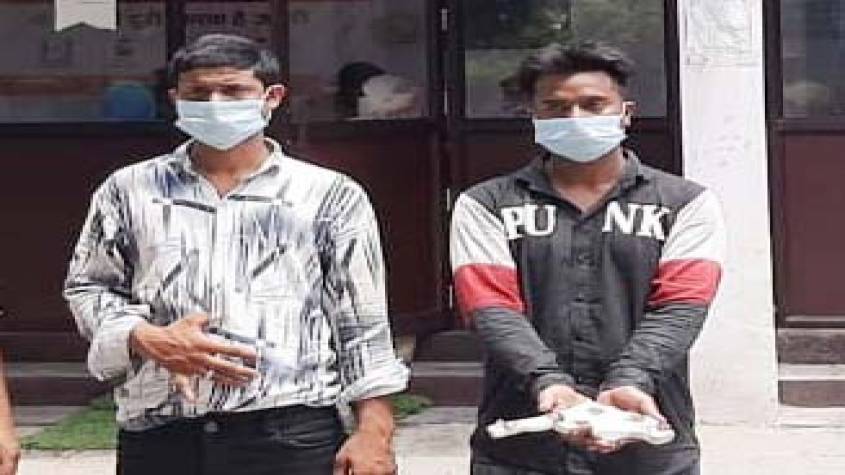 नोएडा से गाजियाबाद जाते हुए इंजीनियर से कार लूटने वाले दो बदमाश गिरफ्तार