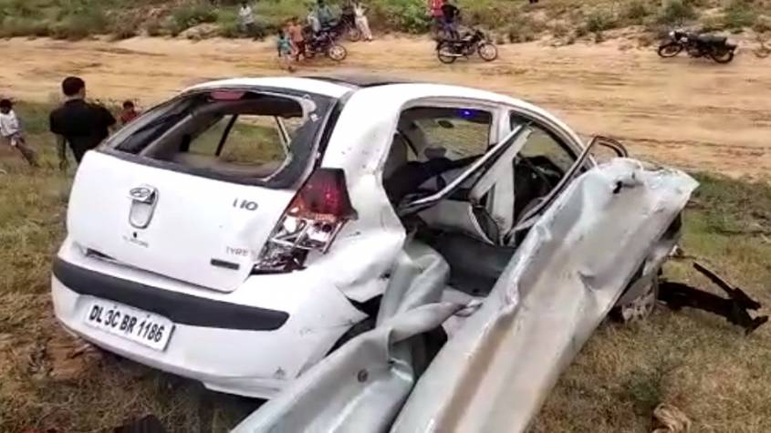 ग्रेटर नोएडा में एक और बड़ा हादसा, ईस्टर्न पेरिफेरल एक्सप्रेस वे पर तेज रफ्तार कार सेफ्टी ग्रिल तोड़कर नीचे गिरी, एक की मौत, 4 की हालत खराब