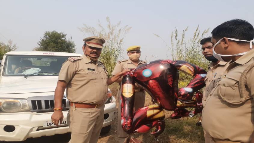 ग्रेटर नोएडा में आया आयरन मैन! पूरे इलाके में दहशत, जानिए पूरा मामला