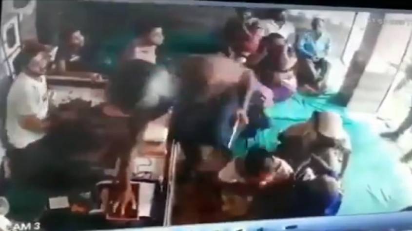 यूपी/जौनपुर: दिनदहाड़े गन प्वाइंट पर ज्वैलर्स से लूट, सीसीटीवी में सामने आए अपराधी