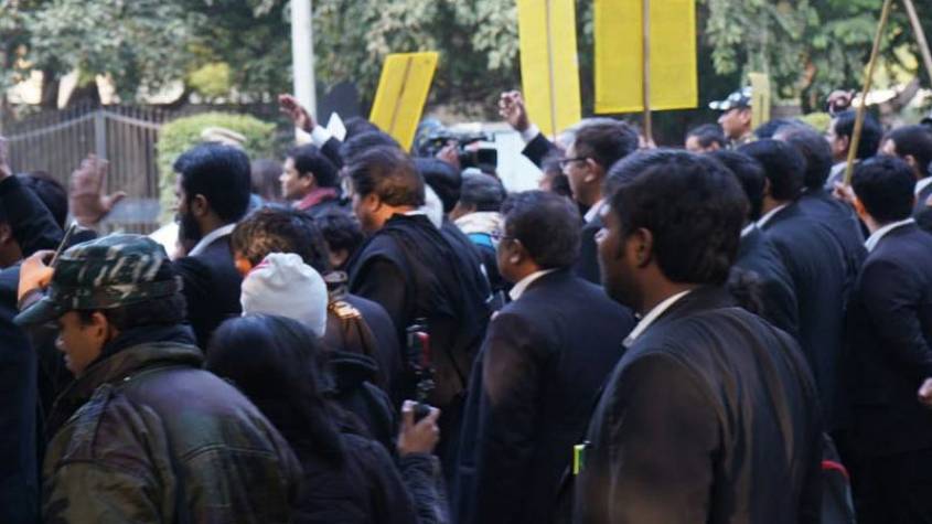 गाजियाबाद: अधिवक्ता के हमलावरों को 40 दिनों बाद भी नहीं पकड़ पाई पुलिस, वकील 31 जुलाई को करेंगे एसएसपी कार्यालय का घेराव