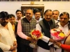 सांसद महेश शर्मा ने जिले के नवनिर्वाचित पदाधिकारियों को मिठाई खिलाकर बधाई दी