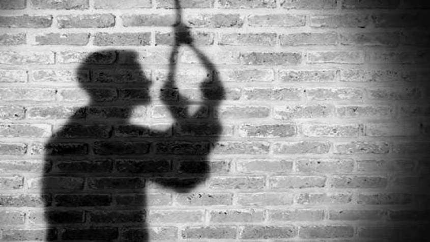 BREAKING : ग्रेटर नोएडा वेस्ट में व्यक्ति ने फांसी लगाकर दी जान, पड़ोसी ने पुलिस को सूचना दी