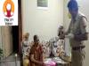 Coronavirus lockdown: दवाएं लेकर बुजुर्ग महिला के पास पहुंचा इंस्पेक्टर तो क्या बोली, देखिए VIDEO