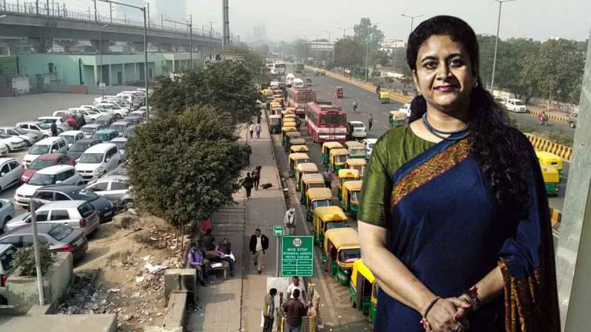 नोएडा में मेट्रो स्टेशन की पार्किंग सस्ती होगी, सड़क पर पार्किंग अब बहुत महंगी पड़ेगी, जानिए ऋतु महेश्वरी ने दिया क्या आदेश