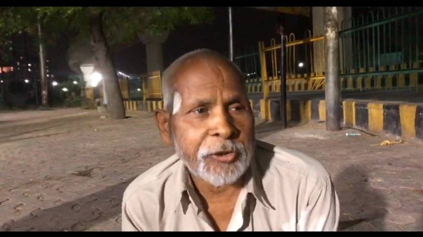 Noida: दो महीने सड़क किनारे पड़ा रहा पूर्व सैनिक, कन्नौज अपने घर जाने के लिए तरस रहा बुजुर्ग