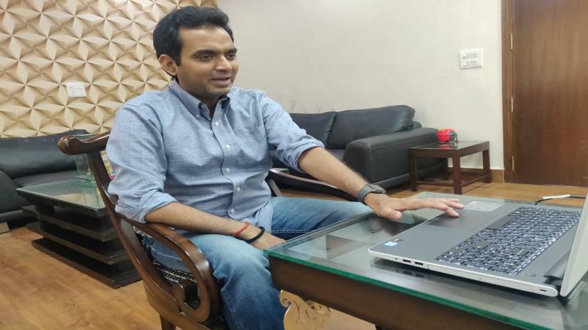 SPECIAL REPORT: पंकज सिंह लॉकडाउन में कैसे निभा रहे हैं दोहरी जिम्मेदारी, एक ओर जनता तो दूसरी तरफ संगठन