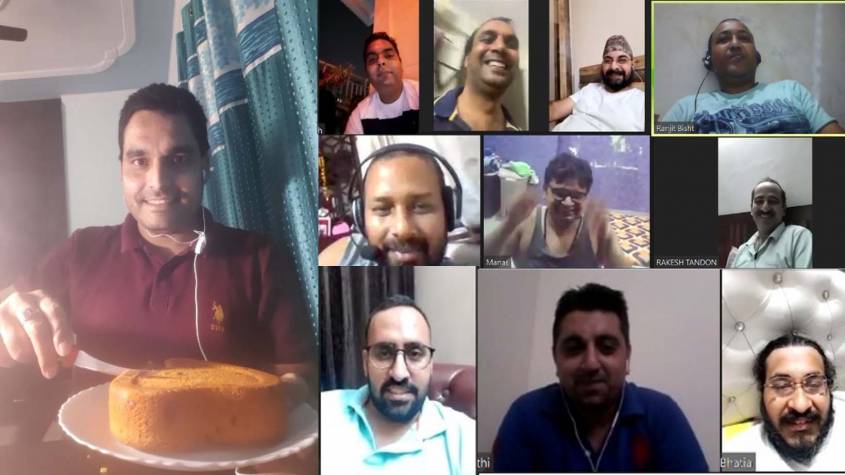 ग्रेटर नोएडा वेस्ट की पैरामाउंट इमोशनन्स सोसायटी के लोगों ने बर्थडे पार्टी की, अपनाया नायाब तरीका