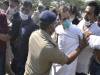 BREAKING: धक्का-मुक्की के बाद पुलिस ने राहुल और प्रियंका गांधी को हिरासत में लिया, विरोध करने पर लाठीचार्ज