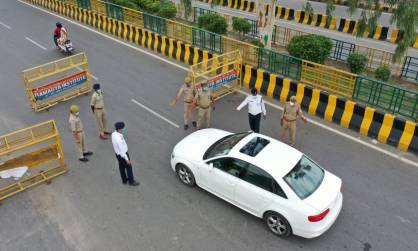 लॉकडाउन का उल्लंघन करने वालों पर नोएडा पुलिस का सख्त एक्शन, 62 लोगों को गिरफ्तार और