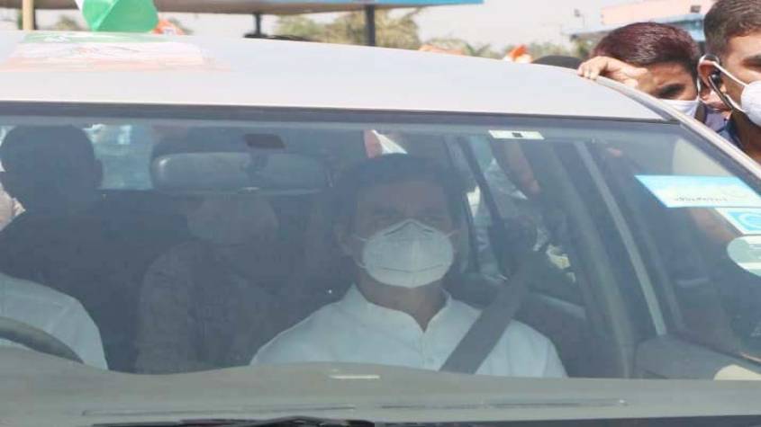 नोएडा डीएनडी पहुंचे राहुल गांधी और प्रियंका गांधी, कांग्रेसियों की भीड़ के चलते पुलिस रोक नहीं पाई