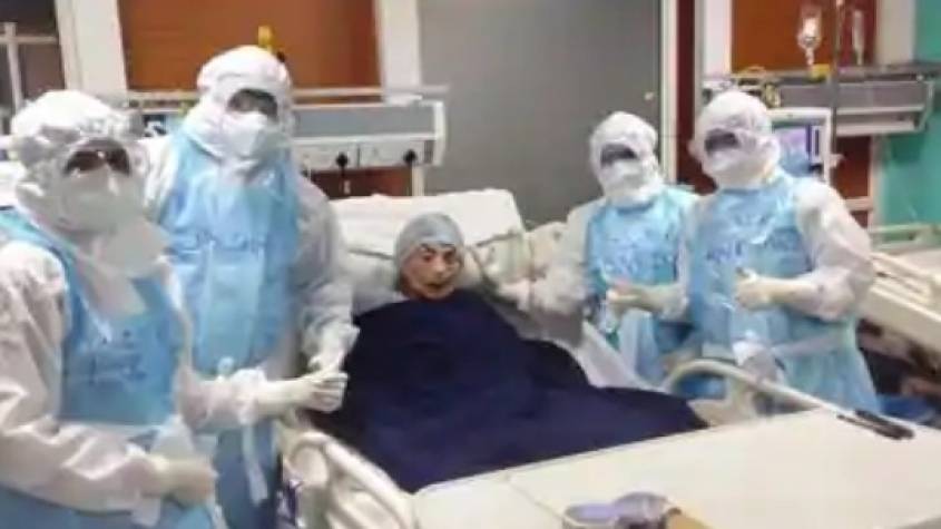 ग्रेटर नोएडाः अल्जाइमर से ग्रसित 105 साल की बुजुर्ग ने कोरोना को दी शिकस्त