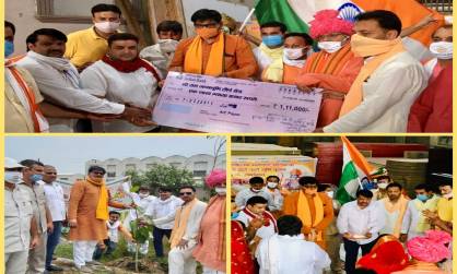 ग्रेटर नोएडा: रामजन्मभूमि मन्दिर के लिए रामलीला कमेटी ने किया हवन, धीरेन्द्र सिंह को 1.11 लाख का चेक सौंपा