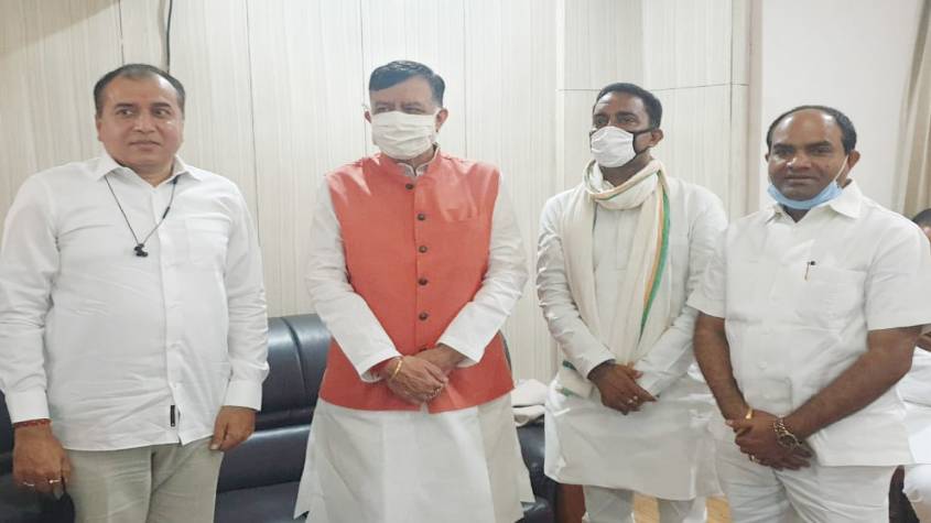 नोएडा के भाजपा नेताओं ने सतीश महाना से कहा- नहीं चाहिए पुलिस कमिश्नरेट सिस्टम