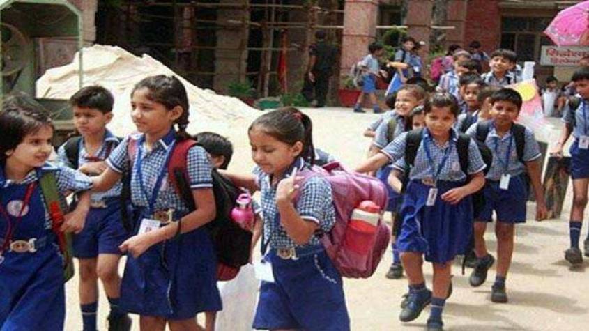 ग्रेटर नोएडा: दीप पब्लिक स्कूल ने 4 महीने की फीस माफ की