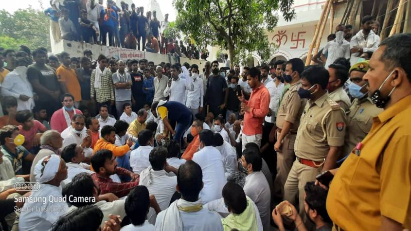 ग्रेटर नोएडा: शेरू की महापंचायत में जाने पर पुलिस ने लोगों को गिरफ्तार किया, गाड़ी भी सीज की
