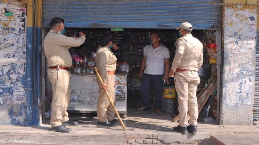 लॉकडाउन के उल्लंघन करने पर चार दुकानदारों के खिलाफ मुकदमा दर्ज