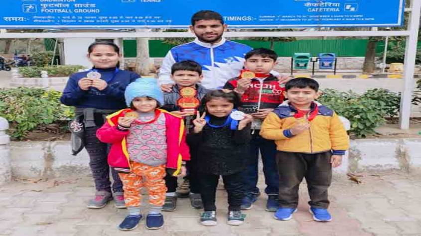 ग्रेटर नोएडा के पांच बच्चों ने रोलर स्केटिंग में पदक जीते
