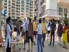 Greater Noida West : सिक्योरिटी और हाउसकीपिंग सर्विसेस हटाने से भड़के सोसाइटी के लोग