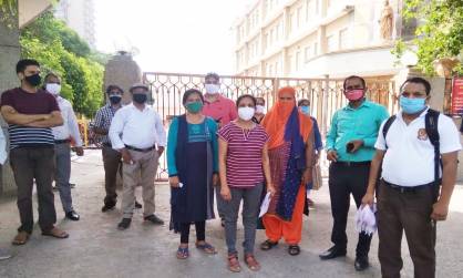 GREATER NOIDA: फीस के मुद्दे को लेकर सेंट जोसफ स्कूल में अभिभावकों का हंगामा